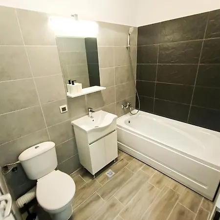 Quiet Retreat 1br Ap With Parking And Self Check In Apartment