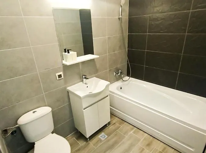 Quiet Retreat 1br Ap With Parking And Self Check In Apartment